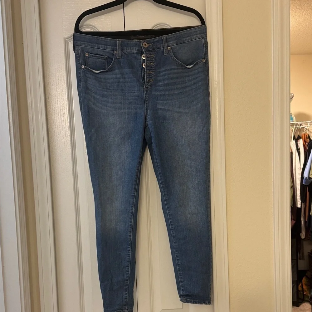 Torrid sky High-Rise Stretch Jeans in Medium Blue